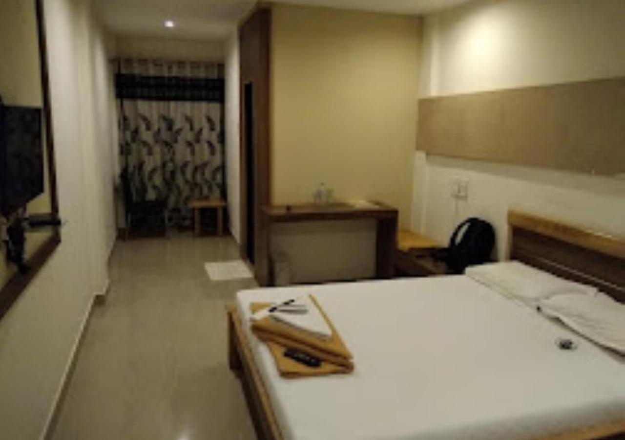 Hotel Jaltarang Kalmath Kankavali ภายนอก รูปภาพ