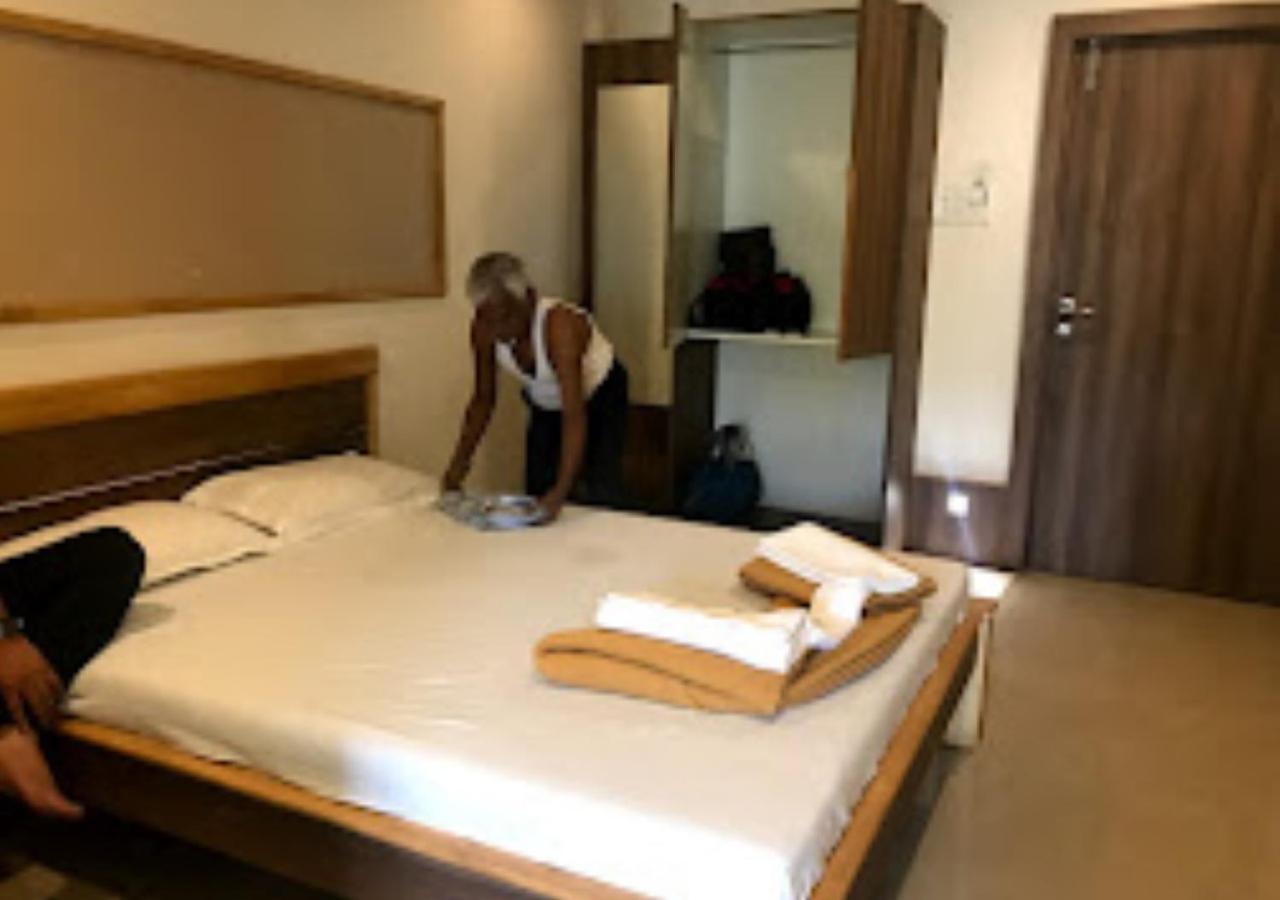 Hotel Jaltarang Kalmath Kankavali ภายนอก รูปภาพ
