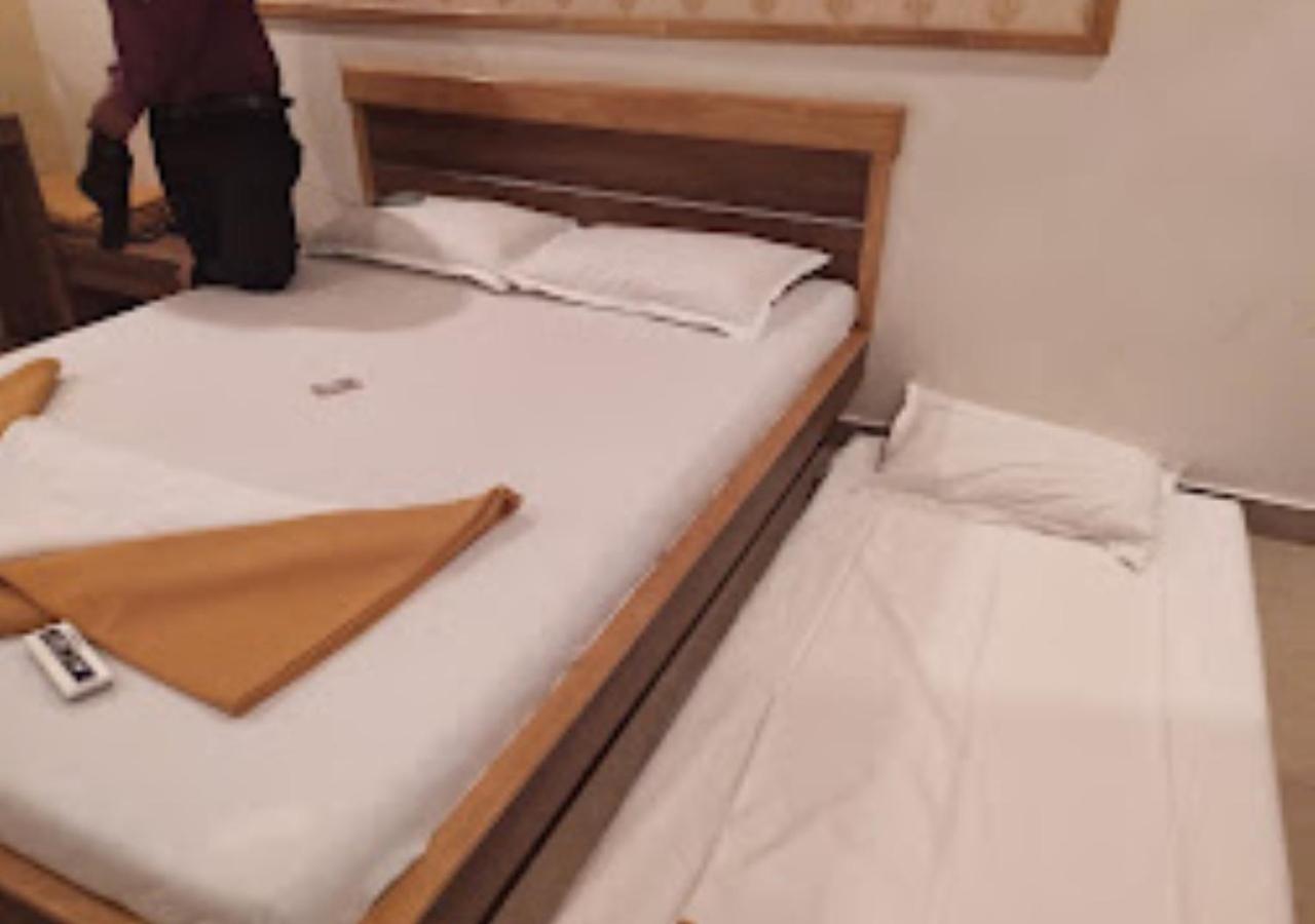 Hotel Jaltarang Kalmath Kankavali ภายนอก รูปภาพ